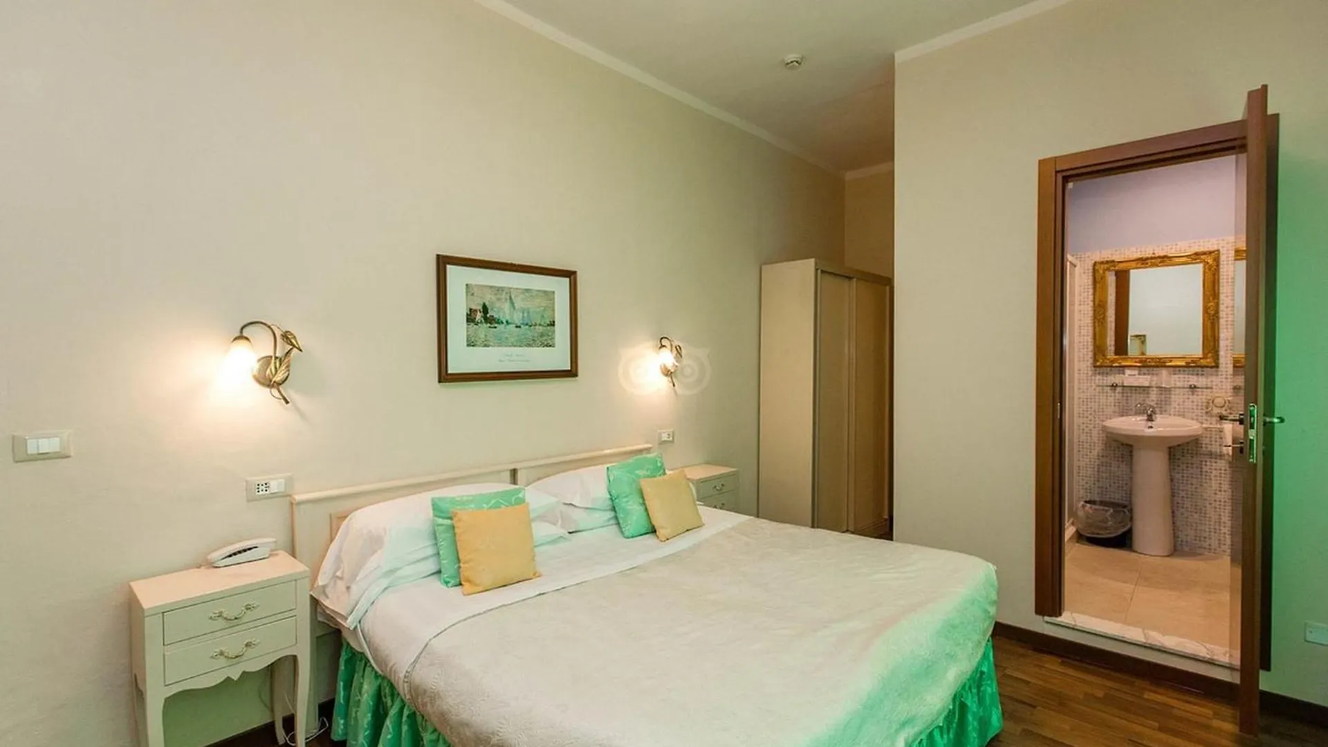 Guest house Room In Guest Room - Viareggio Rooms Facing The Sea